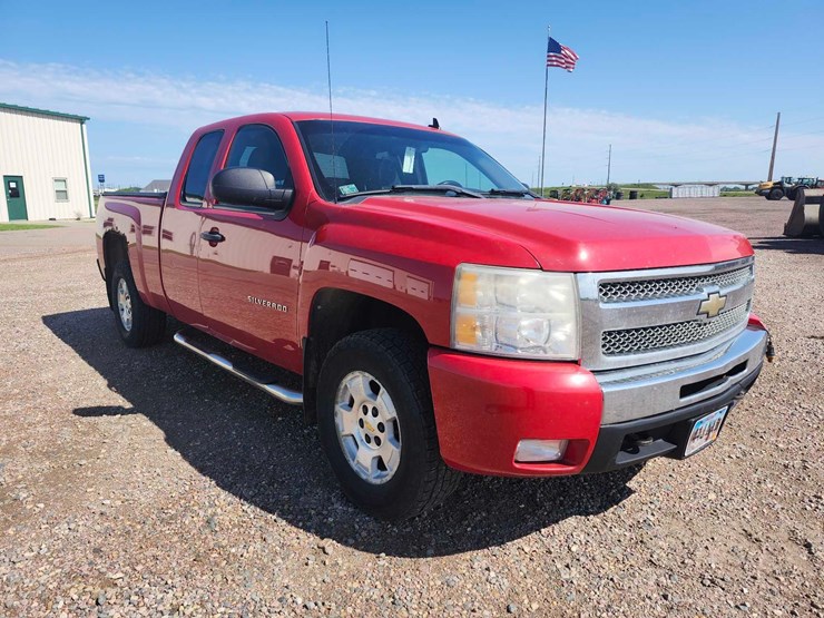 2010-chevrolet-silverado-1500-image-2