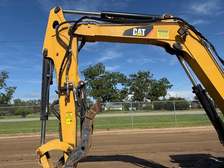 2017-caterpillar-305.5e2-cr-image-23