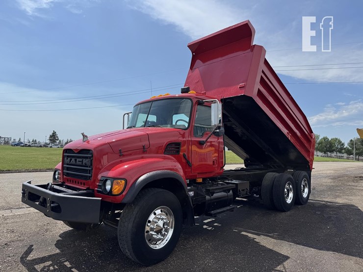 2004-mack-granite-cv713-image-1