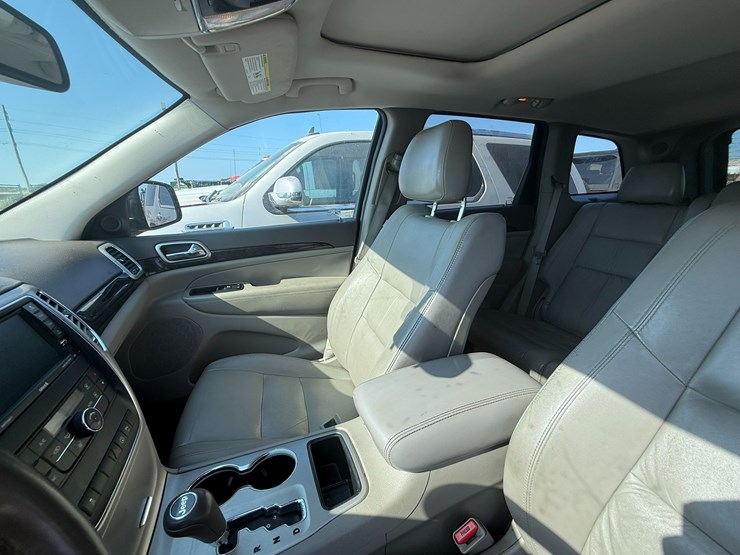 2013-jeep-grand-cherokee-image-25