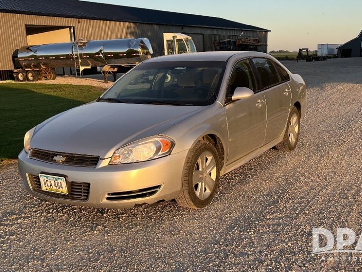 2011-chevrolet-impala-sedan-(np6086)-image-2