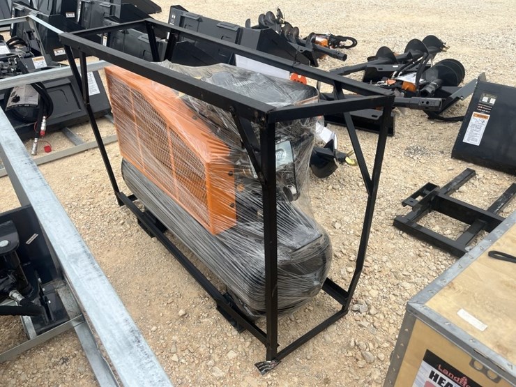 land-honor-40-gal-air-compressor-image-3