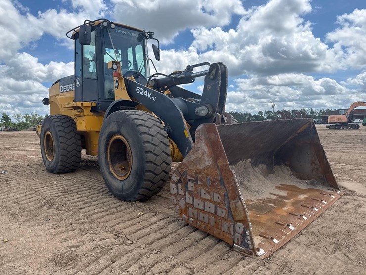 2017-deere-624k-image-4