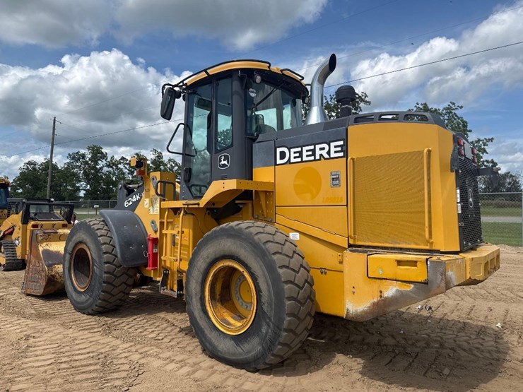 2017-deere-624k-image-6