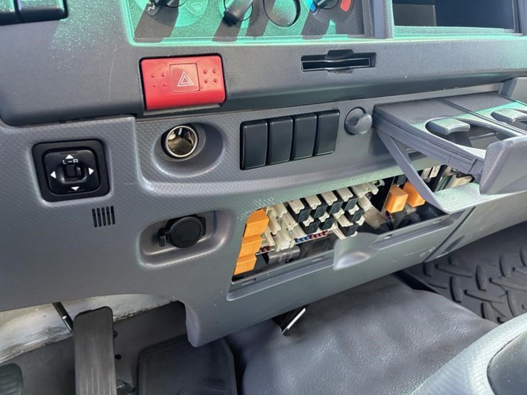 2018-isuzu-ftr-image-18