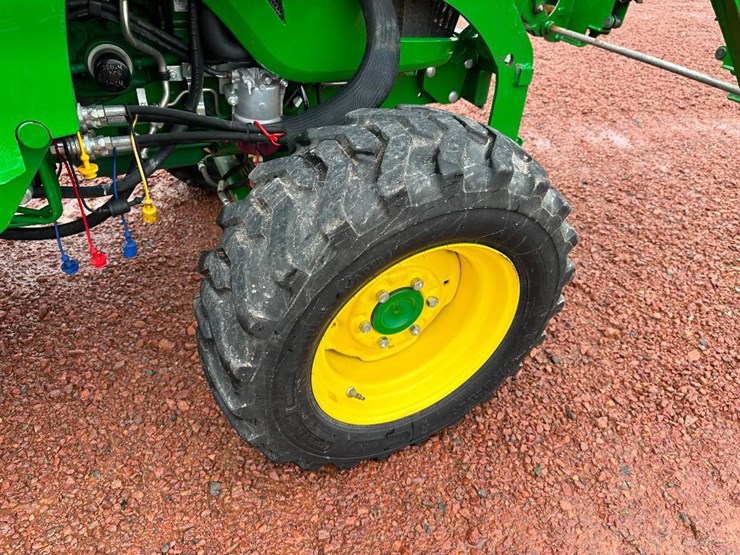 2018-john-deere-4052r-image-12