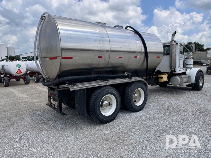2000-peterbilt-357-image-9