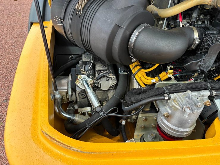 2017-deere-304l-image-44