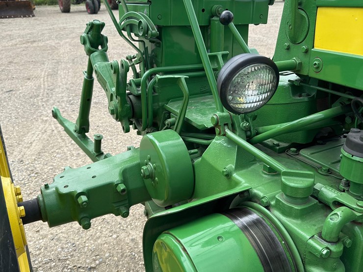 john-deere-520-image-14