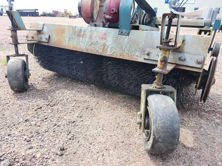 terra-broom-image-11