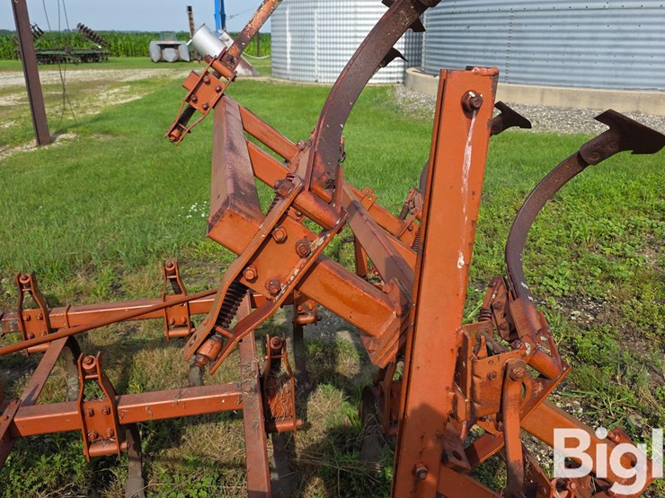 case-1200m-field-cultivator-image-16