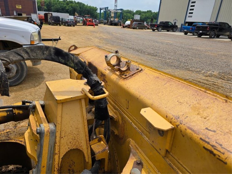 deere-750j-lgp-image-11