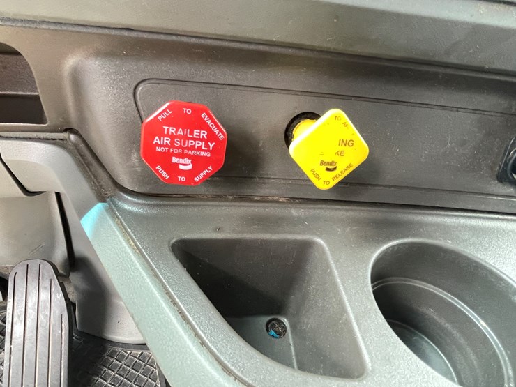 2018-kenworth-t680-image-56