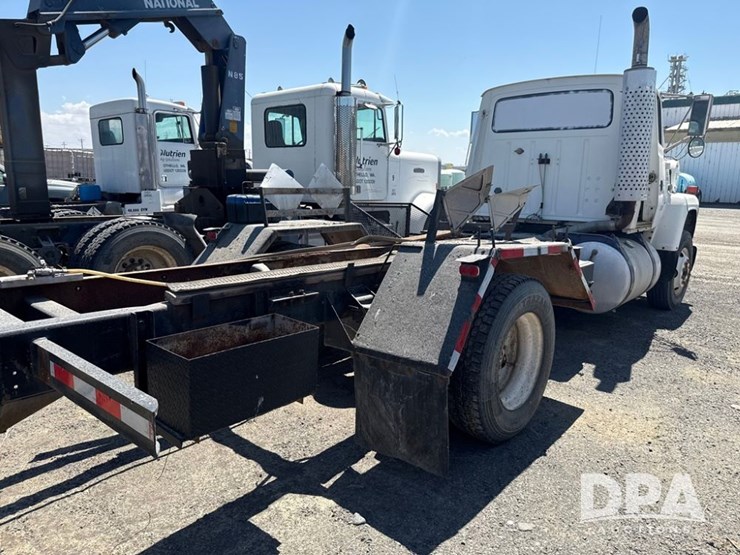 1995-ford-l9000-image-4