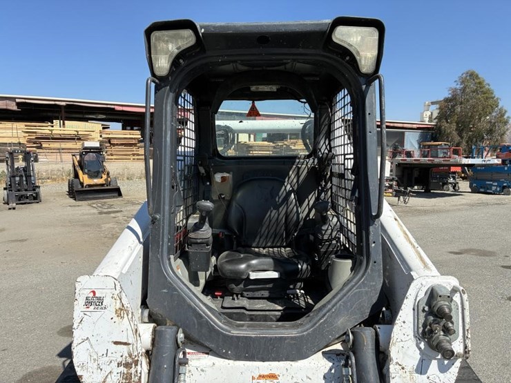 2019-bobcat-t740-image-12