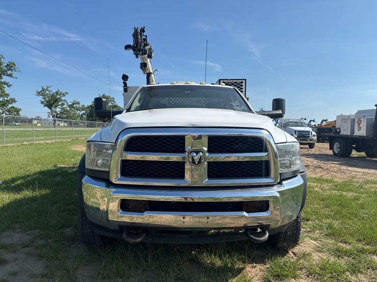 2017-dodge-ram-5500-image-3