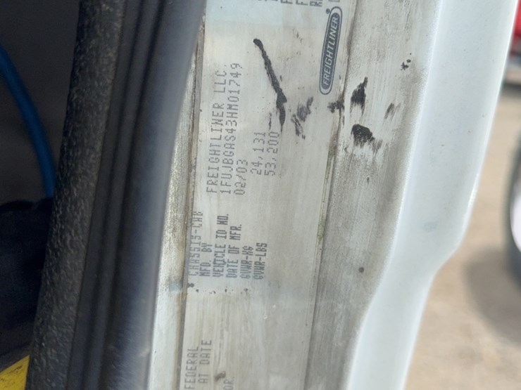 2003-freightliner-fl112-image-14