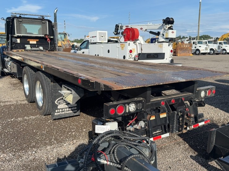 2016-kenworth-t880-image-10