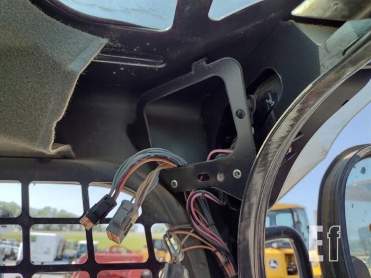 2019-bobcat-t595-image-8