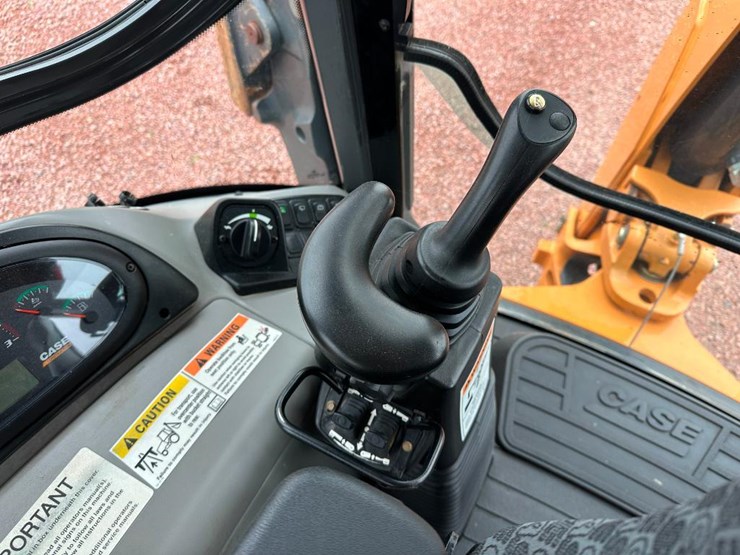 2019-case-580sn-image-63