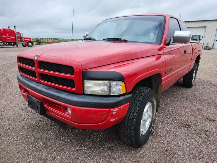 1996-dodge-ram-1500-image-1