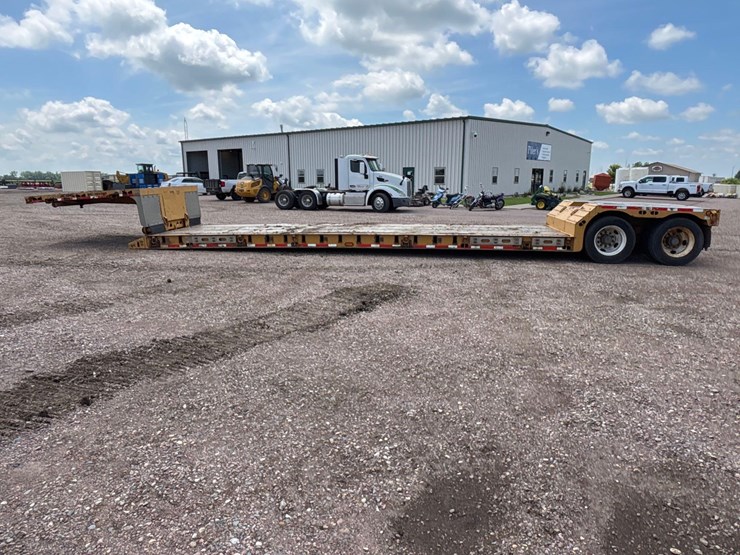 2011-king-48'-x-102"-image-7