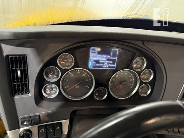 2022-kenworth-t680-image-31