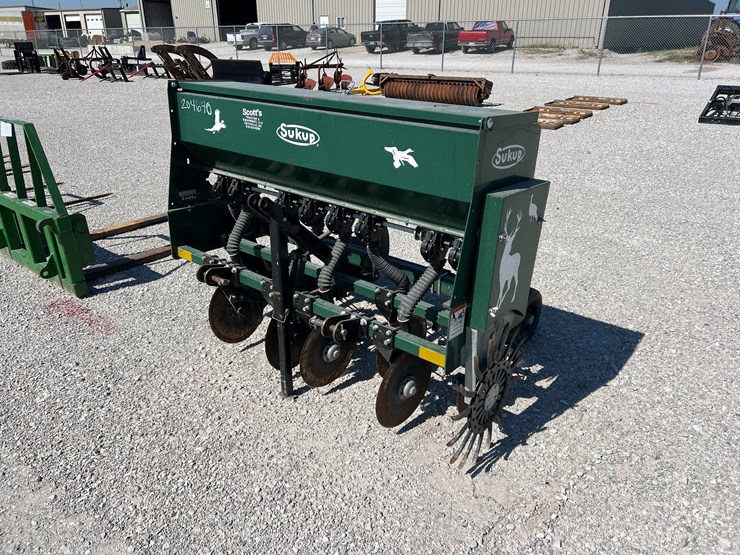sukup-food-plot-planter-image-6