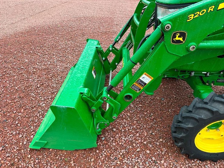 2022-john-deere-3046r-image-23