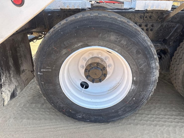 2015-peterbilt-class-8-cement-mixer-truck-image-14