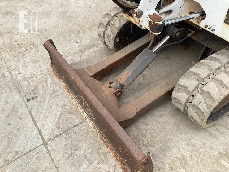 2011-bobcat-325g-image-9