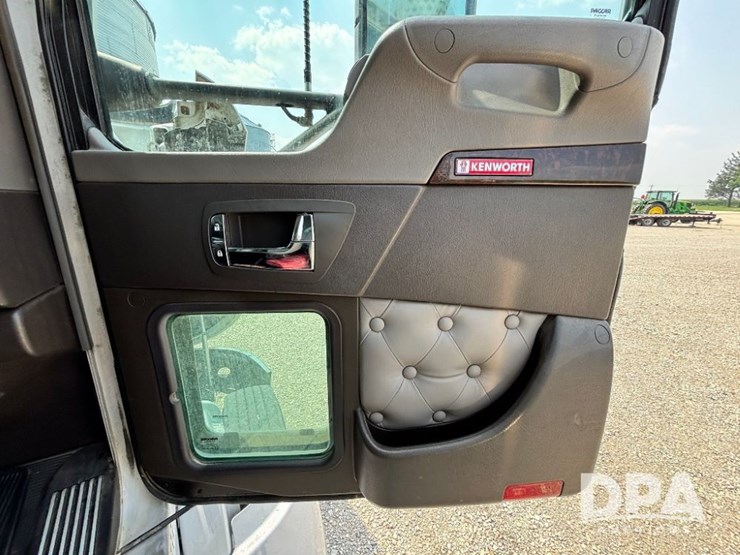 2014-kenworth-t660-image-94
