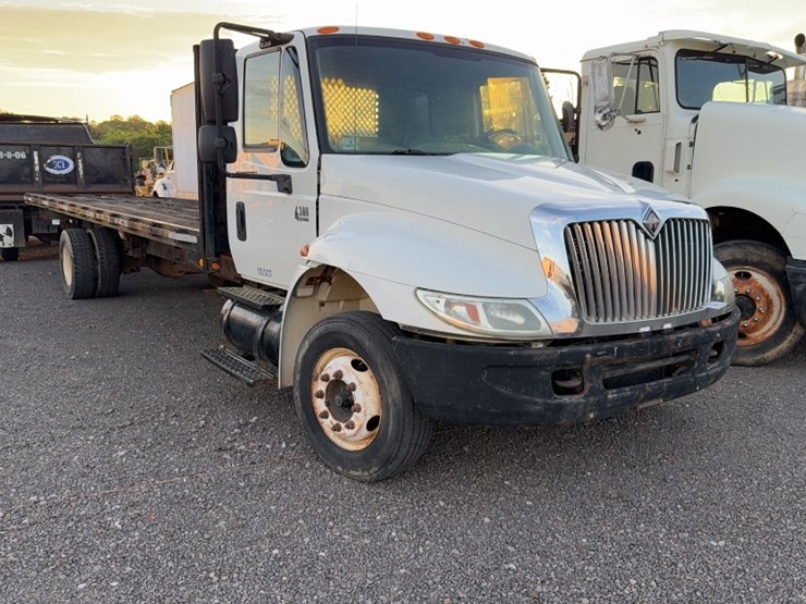 2004-international-durastar-4300-image-3