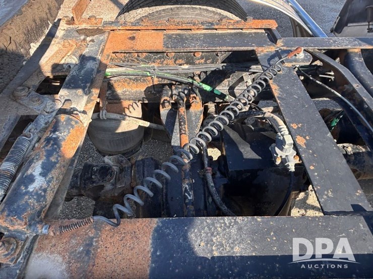 2002-ihc-9400i-day-cab-truck-(gp10940,-unit-109996)-image-41