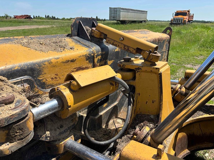 caterpillar-d6t-image-13
