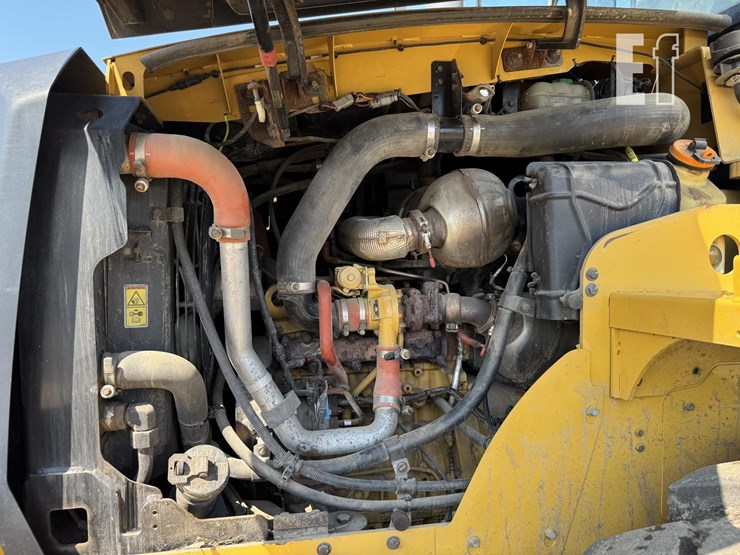 2021-caterpillar-920-image-52