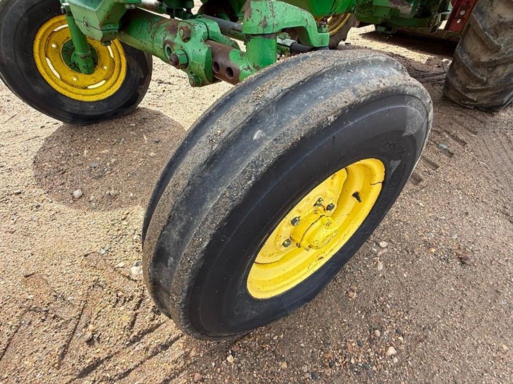 john-deere-3020-image-12