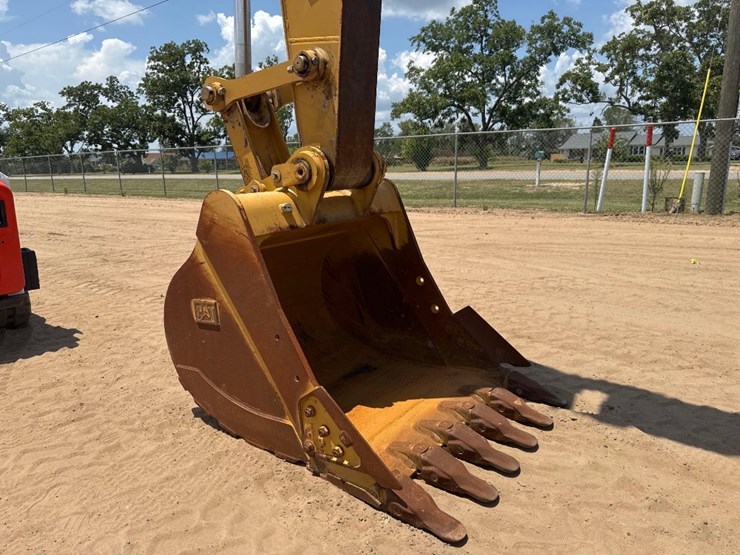 2019-caterpillar-326fl-image-24