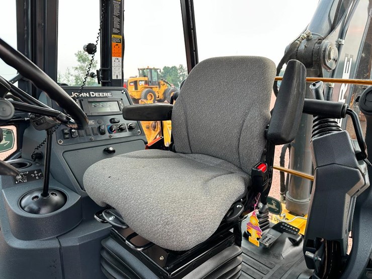 2018-deere-310sl-image-54