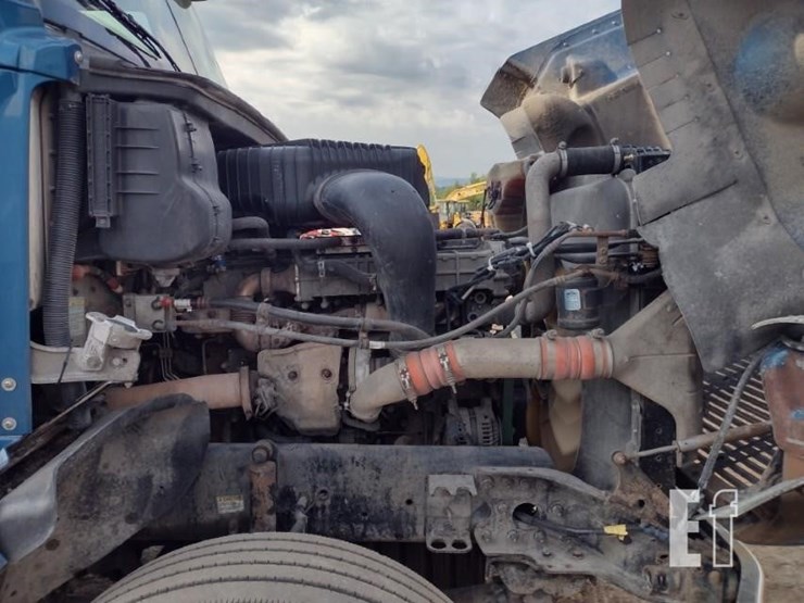 2017-freightliner-122sd-image-21