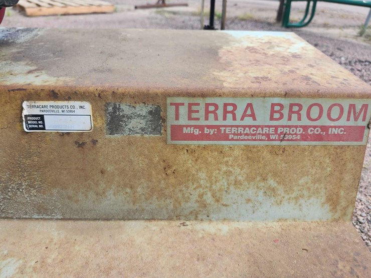 terra-broom-image-16
