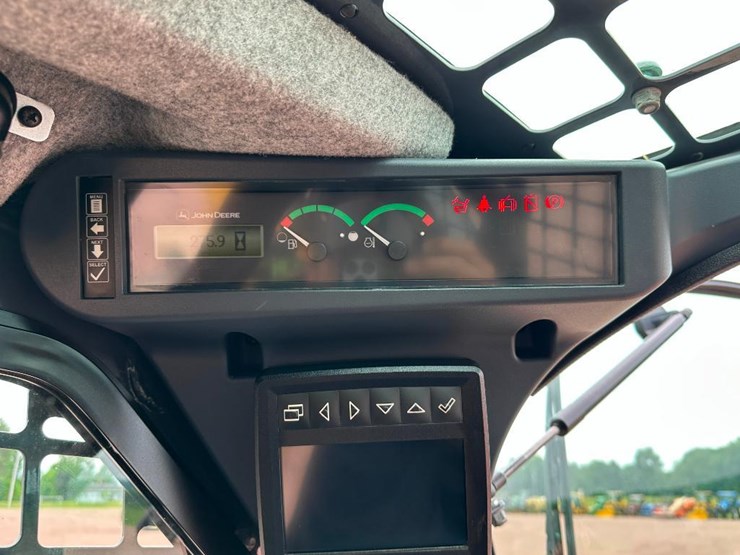 2020-deere-317g-image-44