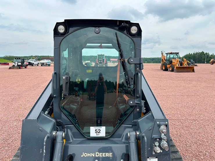 2020-deere-317g-image-18