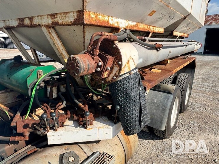 1995-mack-ch613-image-31
