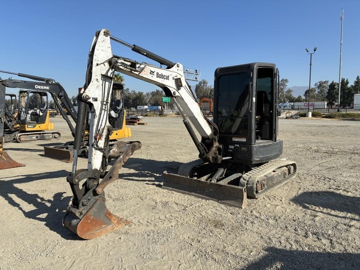 2009-bobcat-e35-image-1