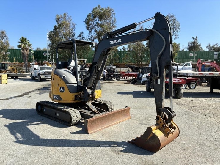 2021-deere-35g-image-2