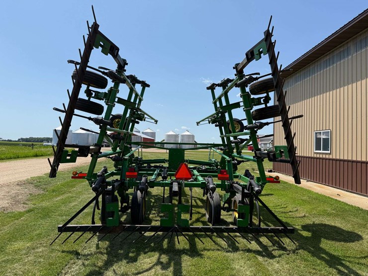 2011-john-deere-2410-image-5