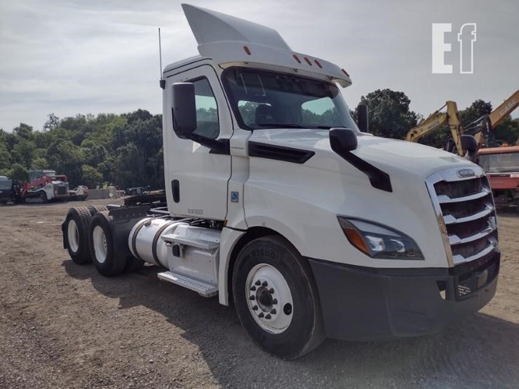 2018-freightliner-cascadia-126-image-33