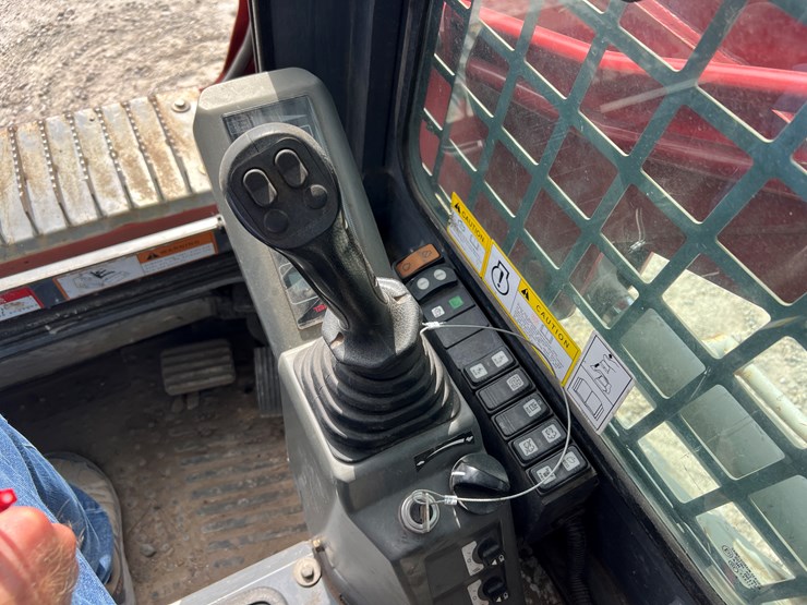 2019-takeuchi-tl8-image-6