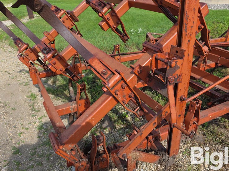 case-1200m-field-cultivator-image-8